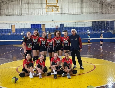 Equipe de Voleibol de Mercedes vence amistosos contra Iporã